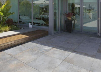 Vloertegels met beton metallic uitstraling. In de maten 80x80 en 120x120